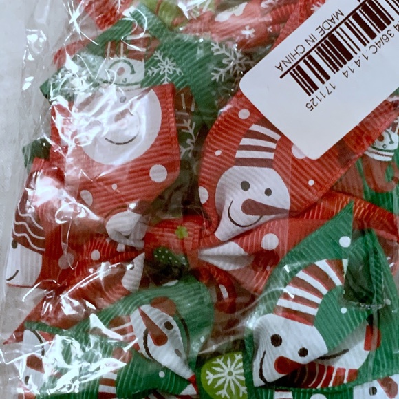 🎄NWT set of 6 girls Christmas bow barrettes - Picture 3 of 4